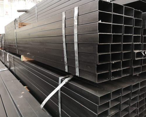Stack?,Of?,Rectangular,Steel?,Pipes,Or?,Tubes?,For?,Construction?,Supplies?